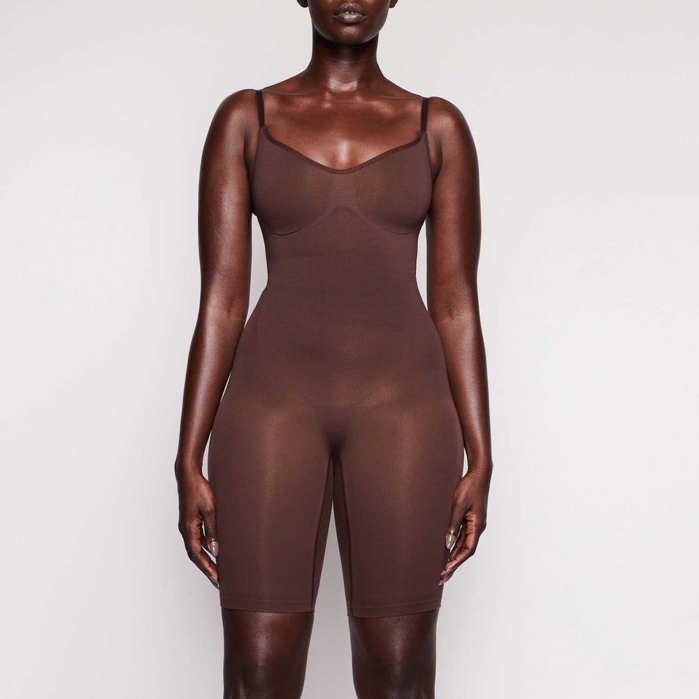 Skims SCULPTING BODYSUIT MID THIGH W. OPEN GUSSET Bodysuit Čokoláda | KELO-37128
