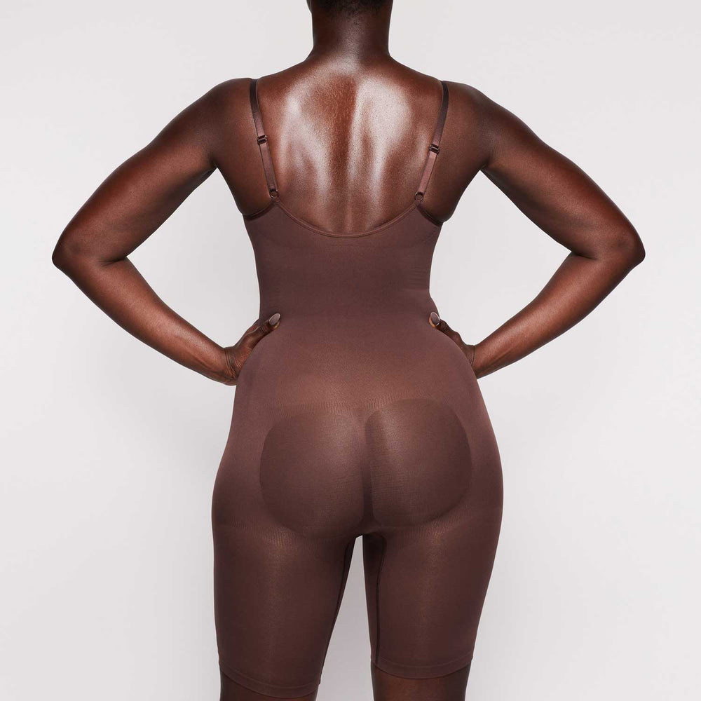 Skims SCULPTING BODYSUIT MID THIGH W. OPEN GUSSET Bodysuit Čokoláda | KELO-37128
