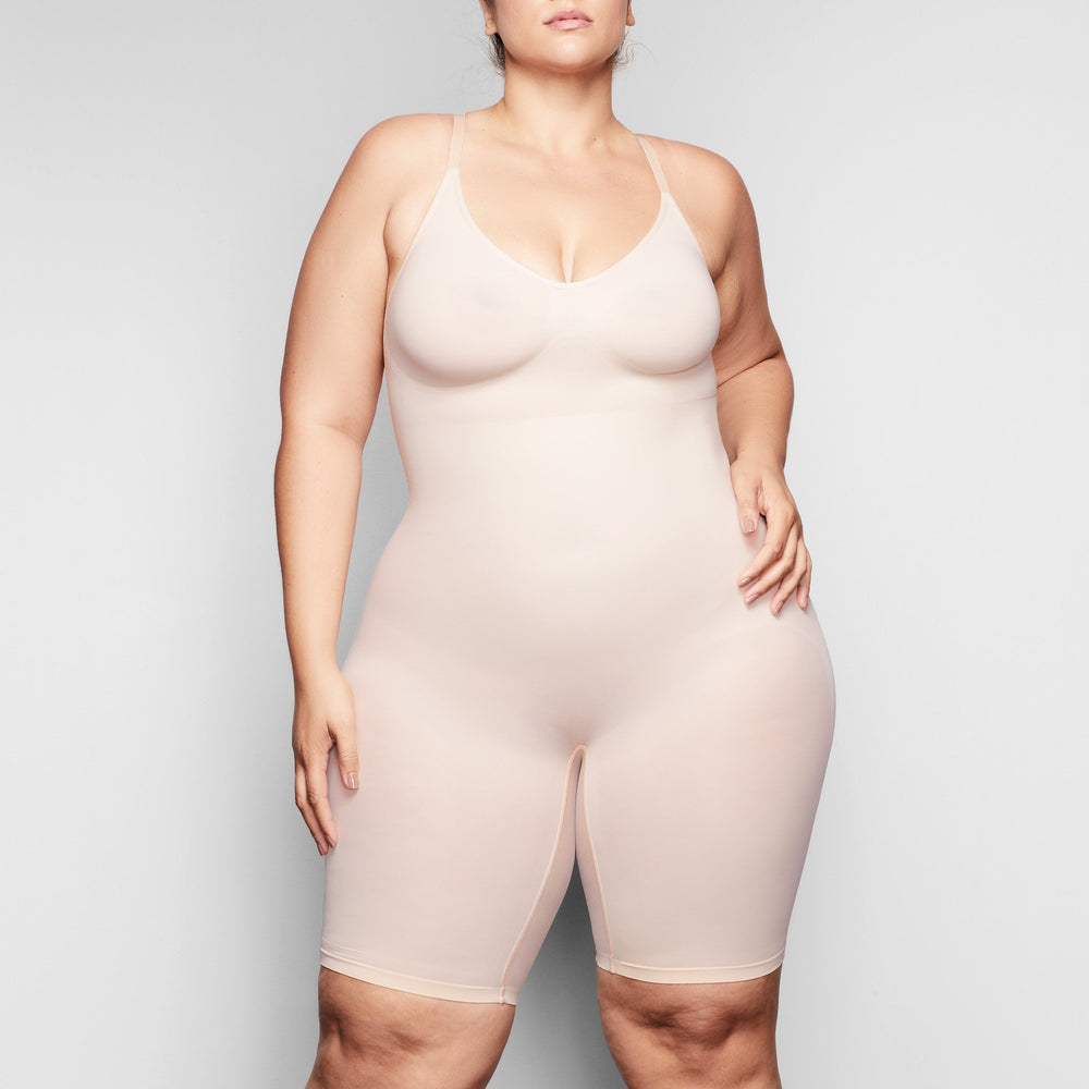 Skims SCULPTING BODYSUIT MID THIGH W. OPEN GUSSET Bodysuit Béžové | RIWD-80351