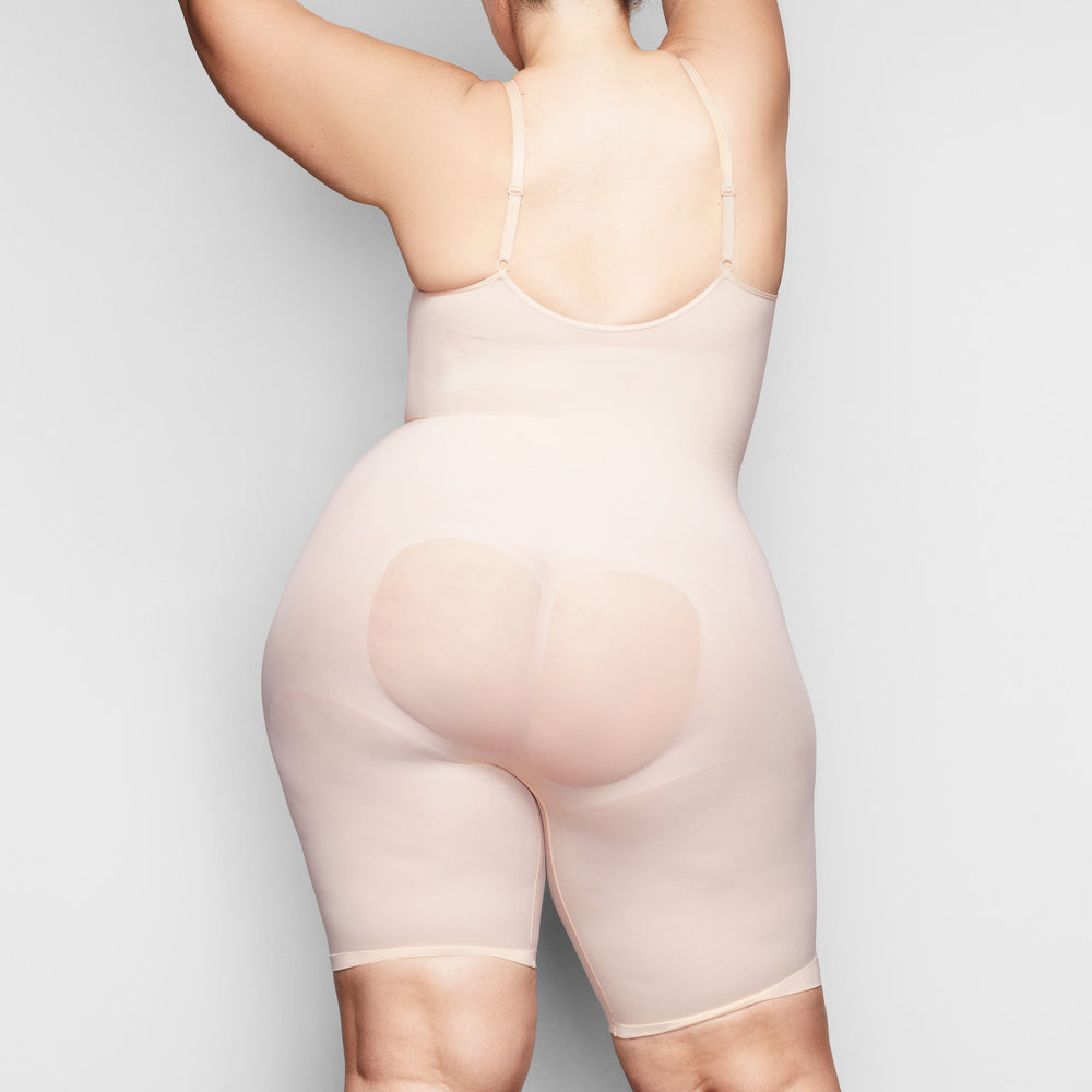 Skims SCULPTING BODYSUIT MID THIGH W. OPEN GUSSET Bodysuit Béžové | RIWD-80351