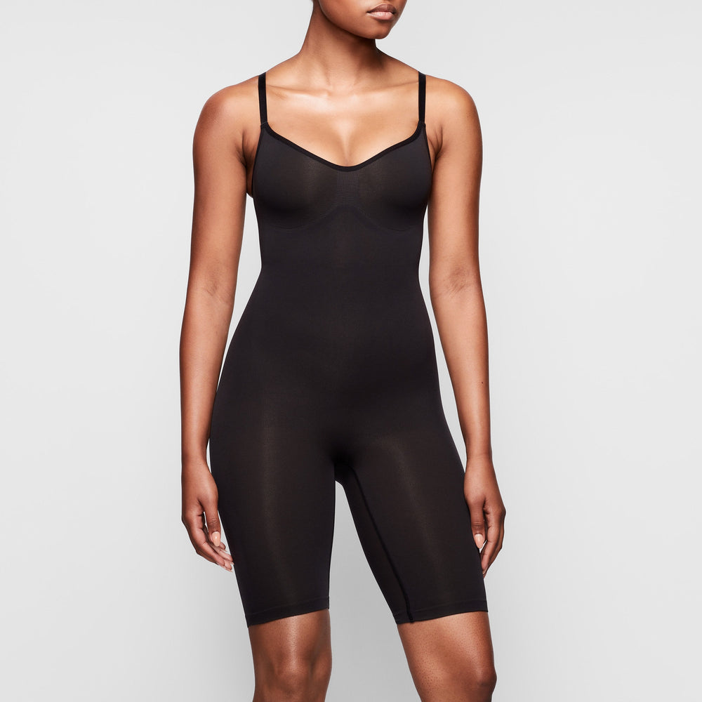 Skims SCULPTING BODYSUIT MID THIGH W. OPEN GUSSET Bodysuit Čierne | SULC-94381