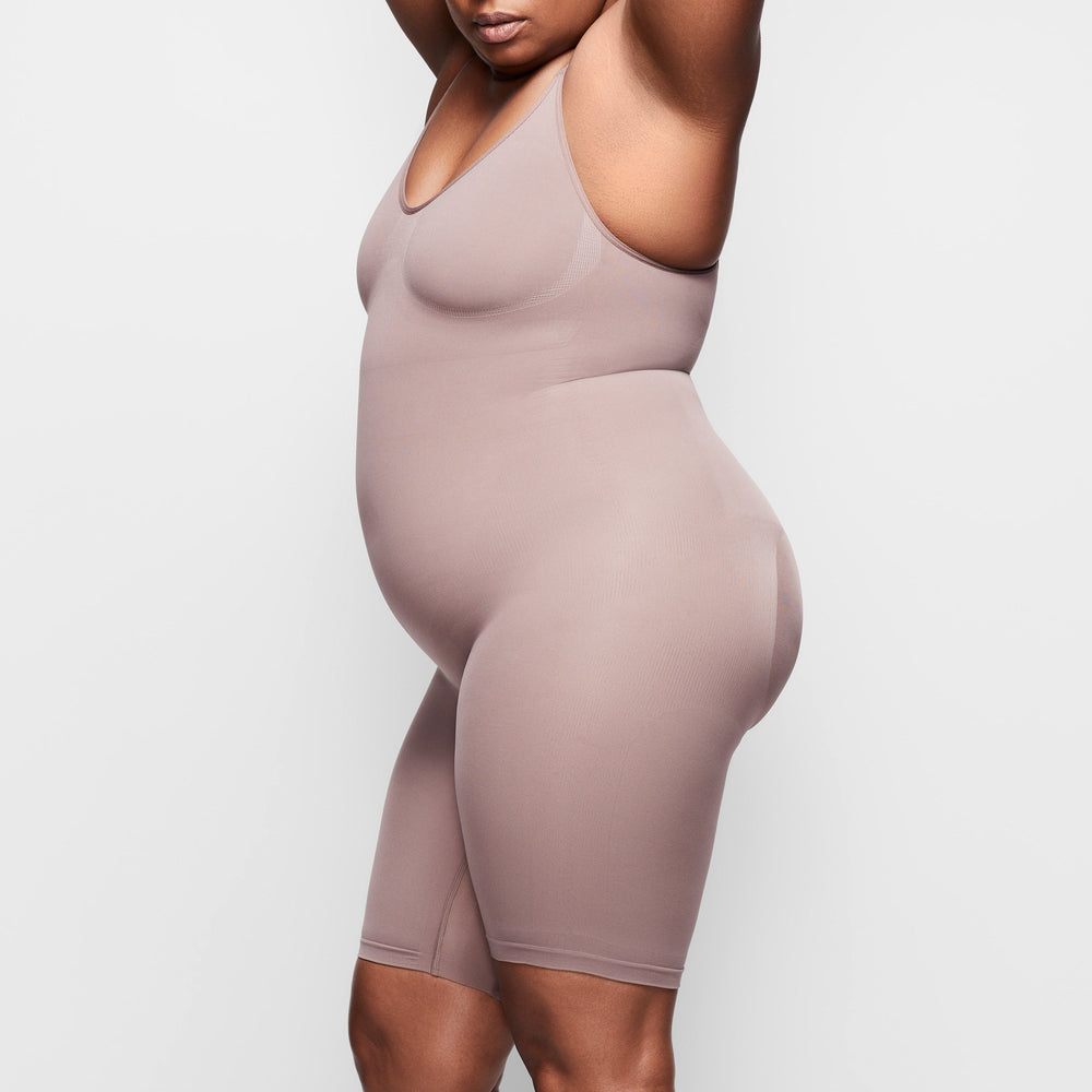 Skims SCULPTING BODYSUIT MID THIGH W. OPEN GUSSET Bodysuit Hnede | WKNA-41307