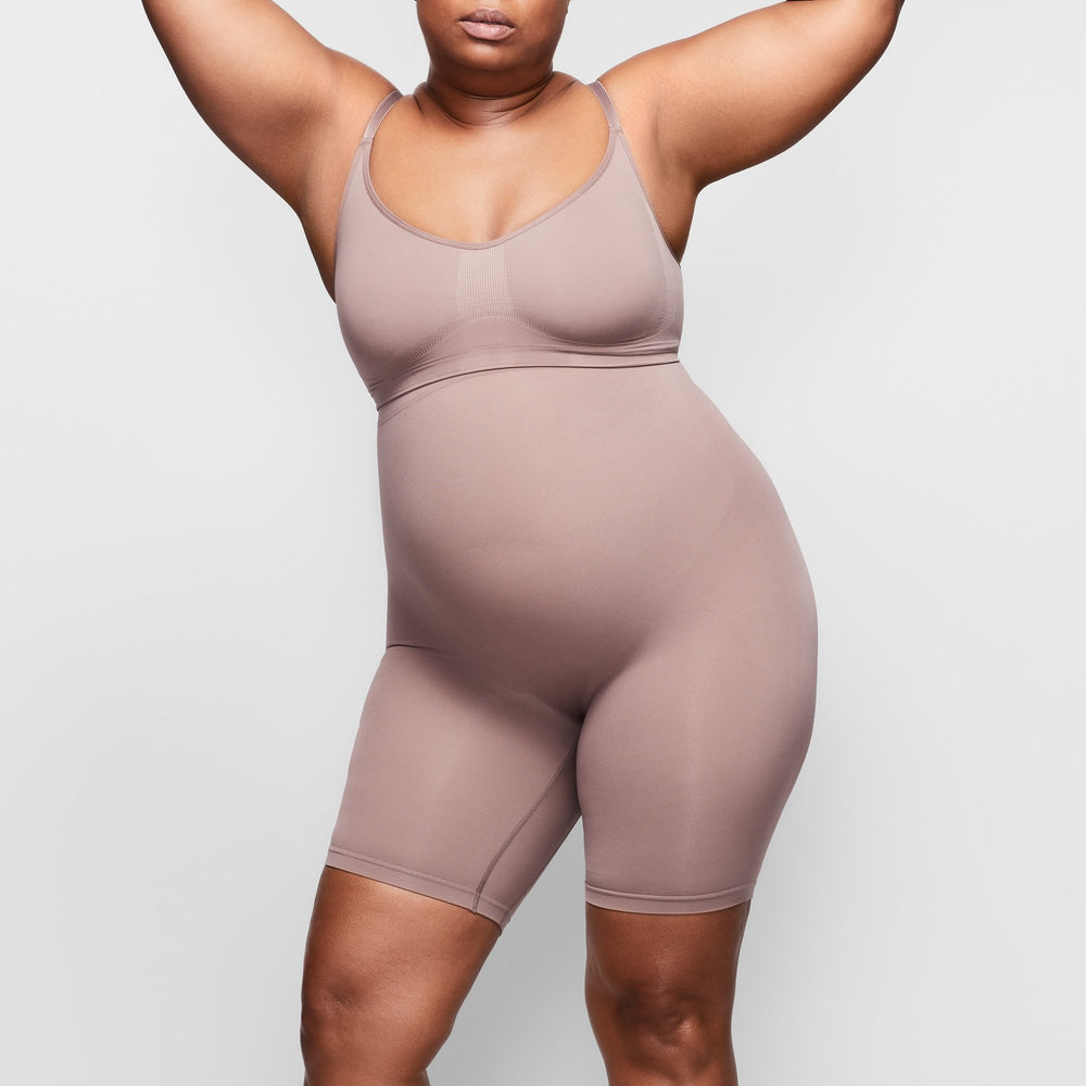 Skims SCULPTING MID THIGH W/ OPEN GUSSET Kratasy Hnede | DTSU-35409
