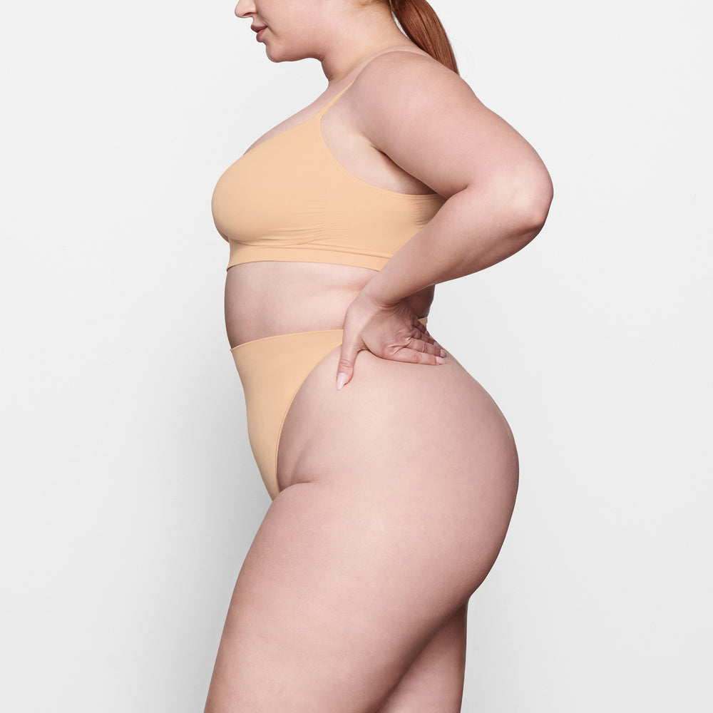 Skims SCULPTING MID WAIST Thong Béžové | AVQD-59610