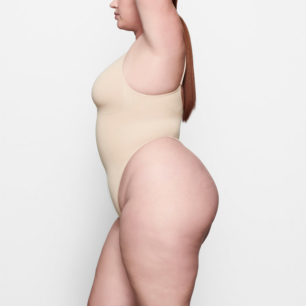 Skims SCULPTING THONG Bodysuit Béžové | TORJ-08265