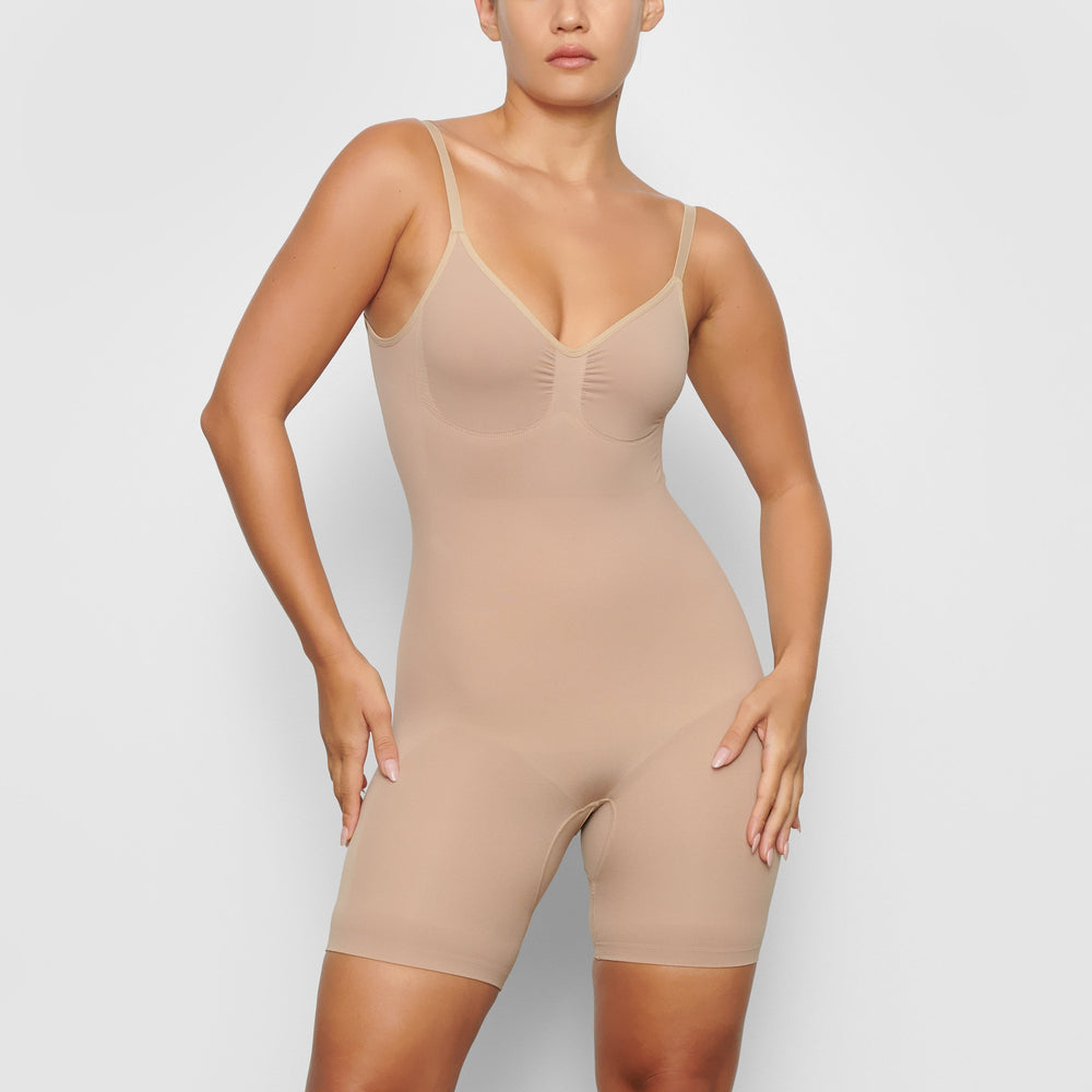 Skims SEAMLESS SCULPT MID THIGH Low Back Bodysuit Béžové | EVOP-70634