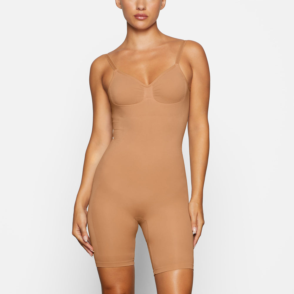 Skims SEAMLESS SCULPT MID THIGH Low Back Bodysuit Béžové | IMGH-61850