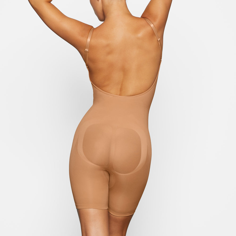 Skims SEAMLESS SCULPT MID THIGH Low Back Bodysuit Béžové | IMGH-61850