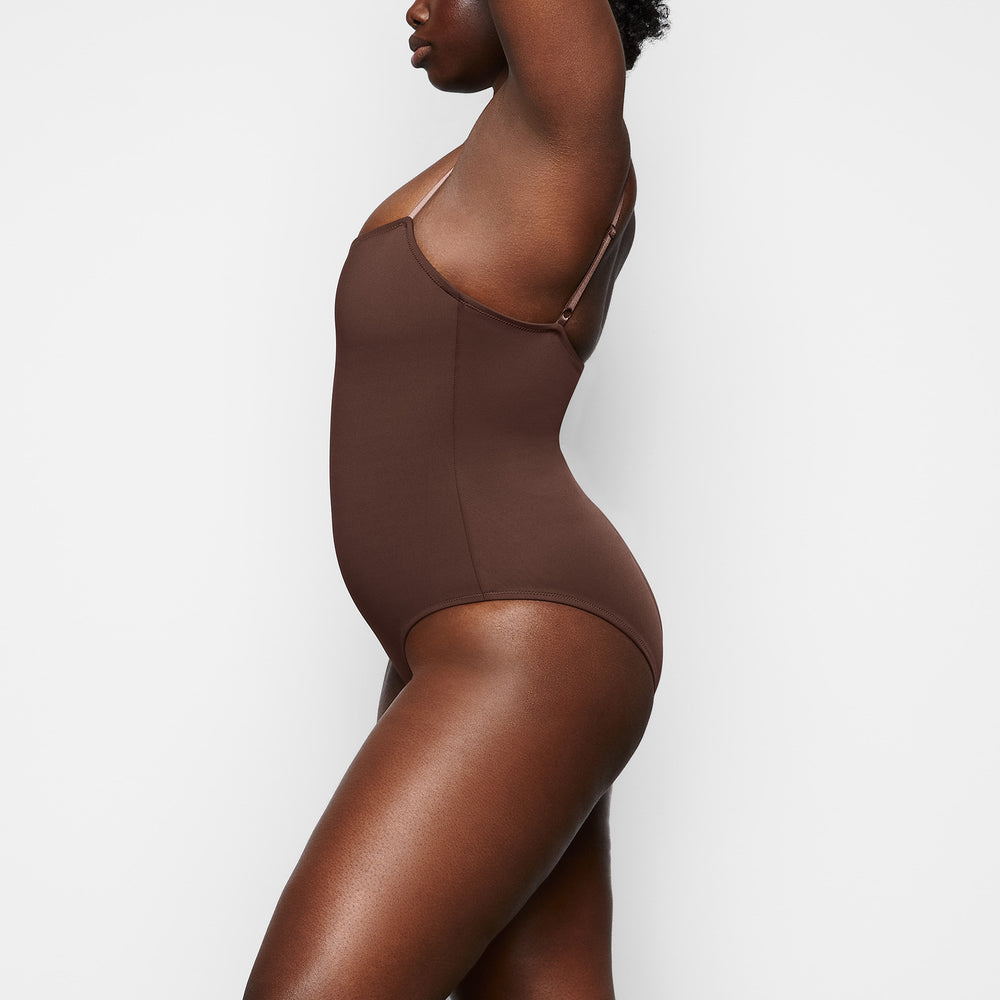 Skims SHAPING SWIM CAMI One Piece Čokoláda | JOIV-61798