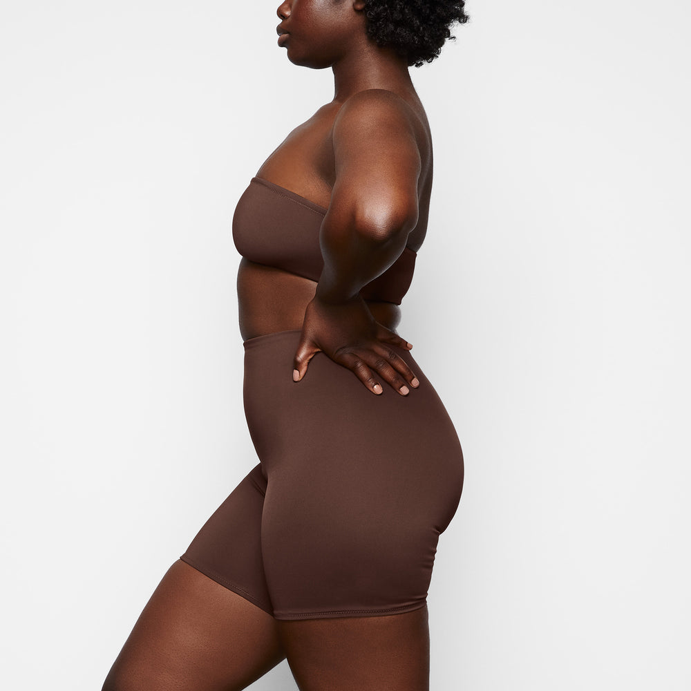 Skims SHAPING SWIM SHORT Cover Ups Čokoláda | FSAK-82410