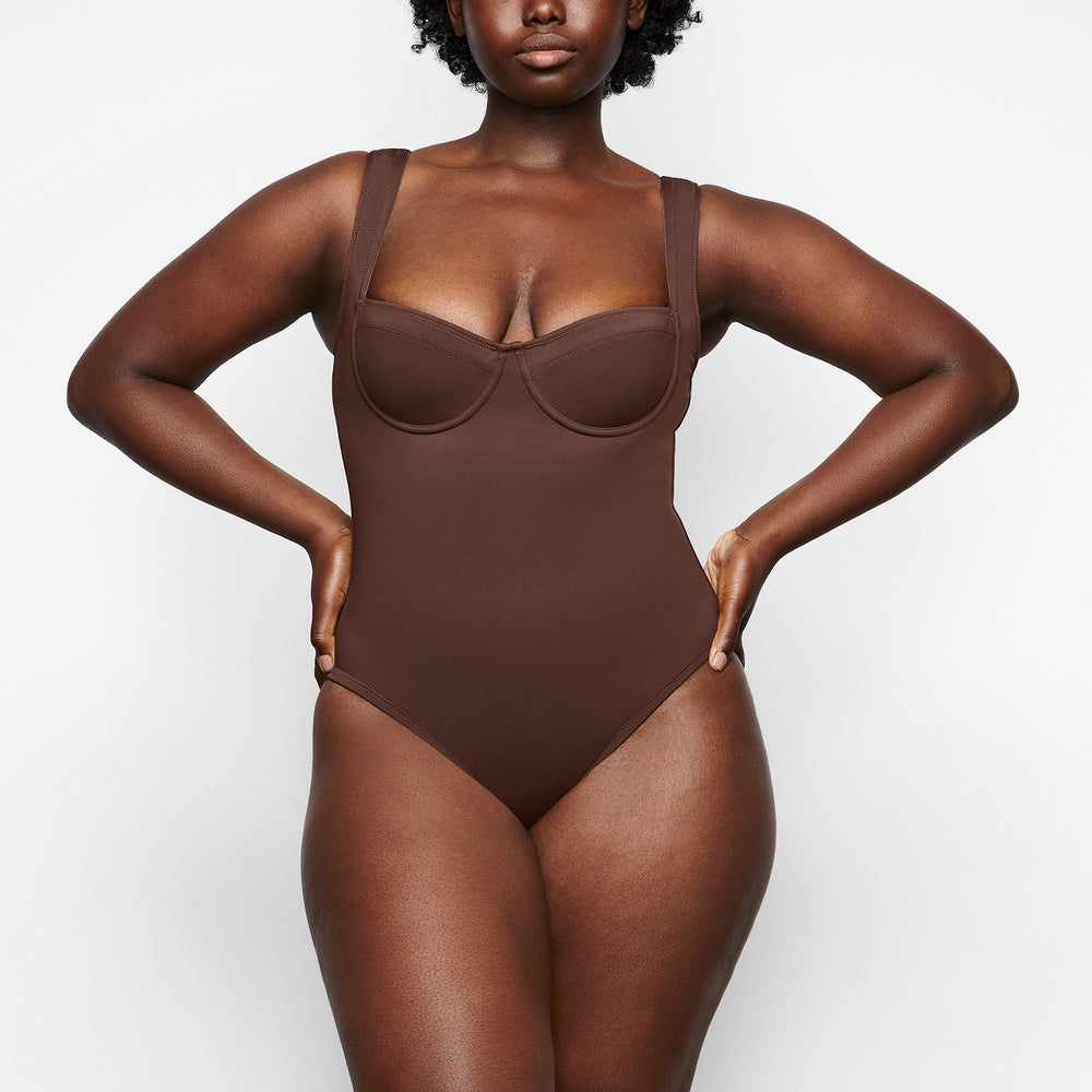 Skims SHAPING SWIM UNDERWIRE One Piece Čokoláda | JQKA-16589