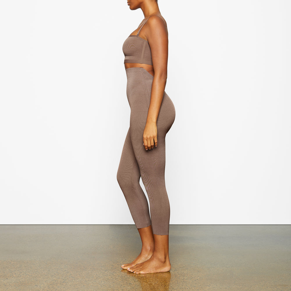Skims SHEER SCULPT LOW BACK Leginy Hnede | KXYH-69430