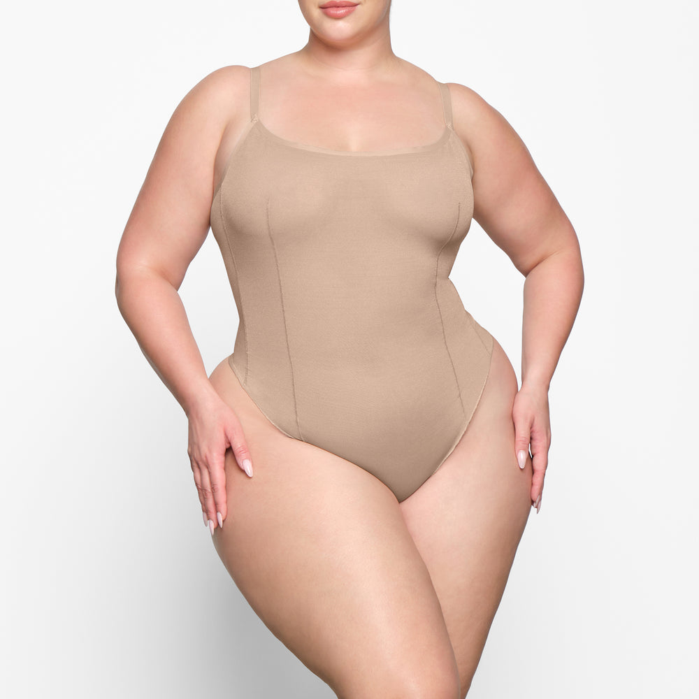 Skims SHEER SCULPT THONG Bodysuit Béžové | REWH-81367