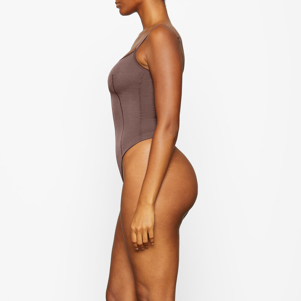 Skims SHEER SCULPT THONG Bodysuit Čokoláda | MOBU-57123