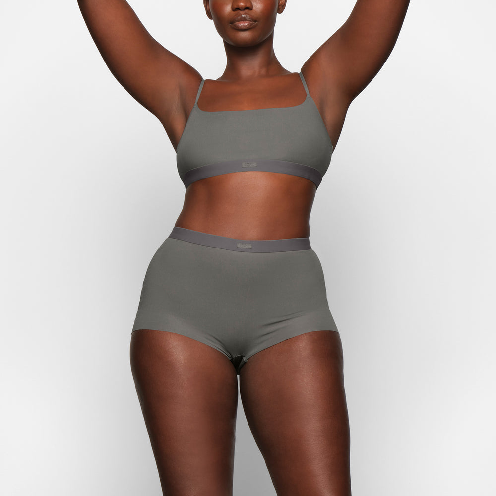 Skims SMOOTH RIB Boy Short Tmavo Siva | MXSQ-10638