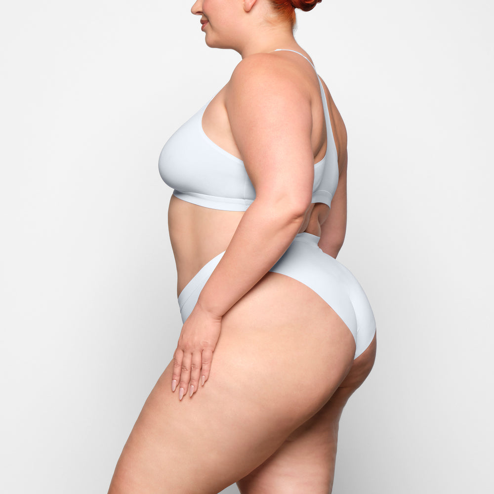 Skims SMOOTH RIB RACERBACK TRIANGLE Bralette Biele | JXBS-17839