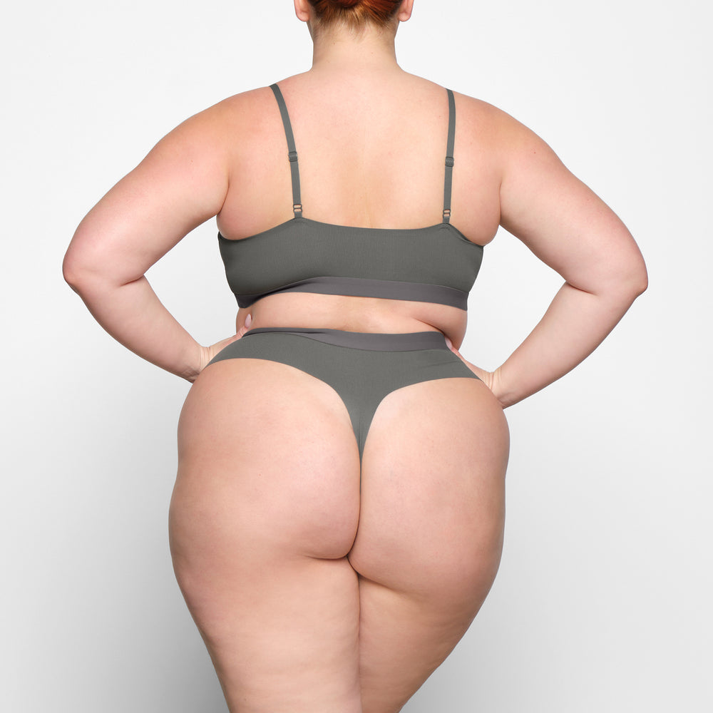 Skims SMOOTH RIB Thong Tmavo Siva | ZKEI-40356