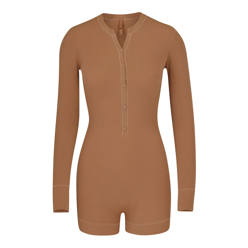 Skims SOFT LOUNGE BUTTON UP HENLEY Onesie Hnede | DEUO-64102