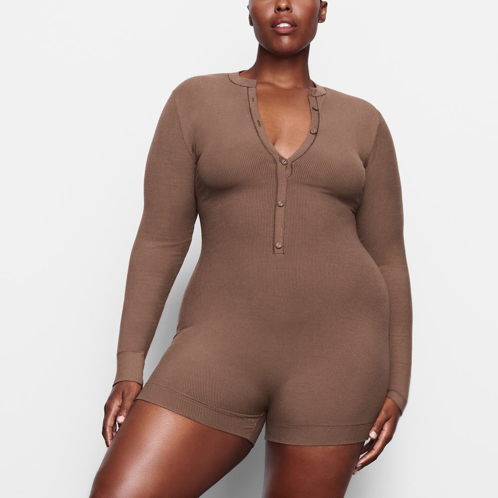 Skims SOFT LOUNGE BUTTON UP HENLEY Onesie Marhule | NVIJ-70619