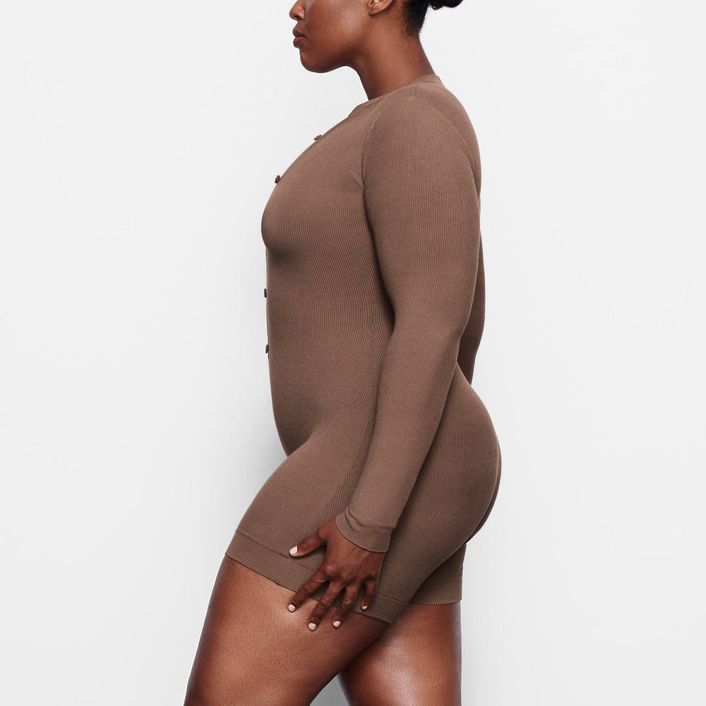 Skims SOFT LOUNGE BUTTON UP HENLEY Onesie Marhule | NVIJ-70619