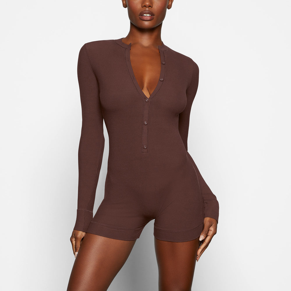 Skims SOFT LOUNGE BUTTON UP HENLEY Onesie Čokoláda | SVQY-12354