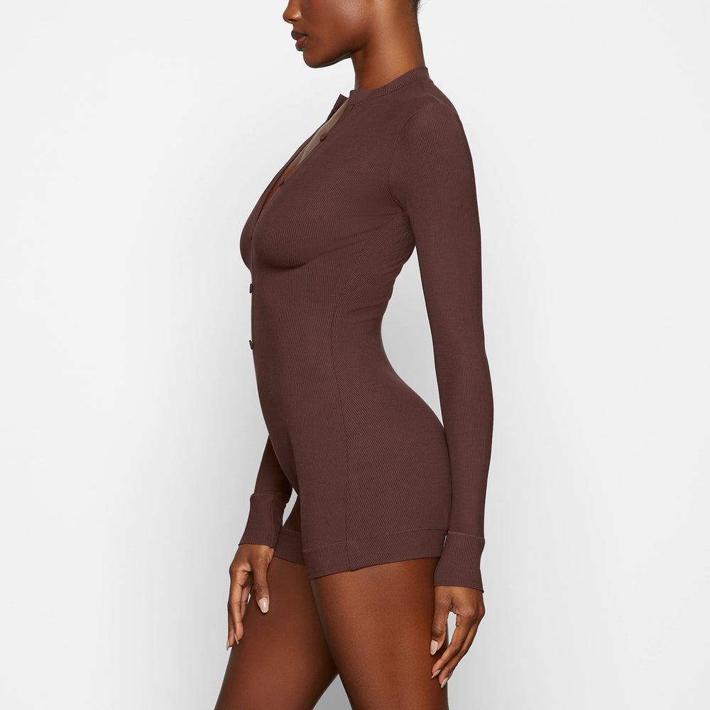 Skims SOFT LOUNGE BUTTON UP HENLEY Onesie Čokoláda | SVQY-12354