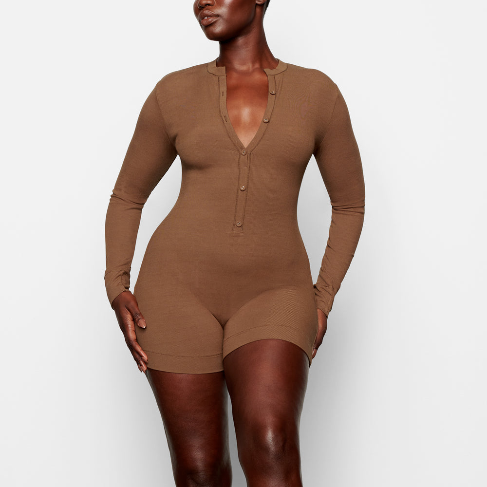 Skims SOFT LOUNGE BUTTON UP HENLEY Onesie Hnedožltý | UKPB-27945