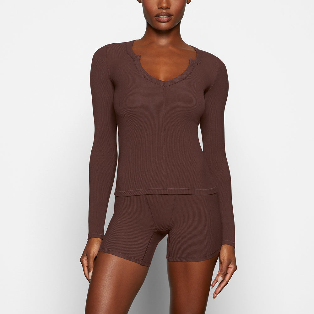 Skims SOFT LOUNGE SPLIT NECK LONG SLEEVE T-shirt Čokoláda | BKOQ-40837