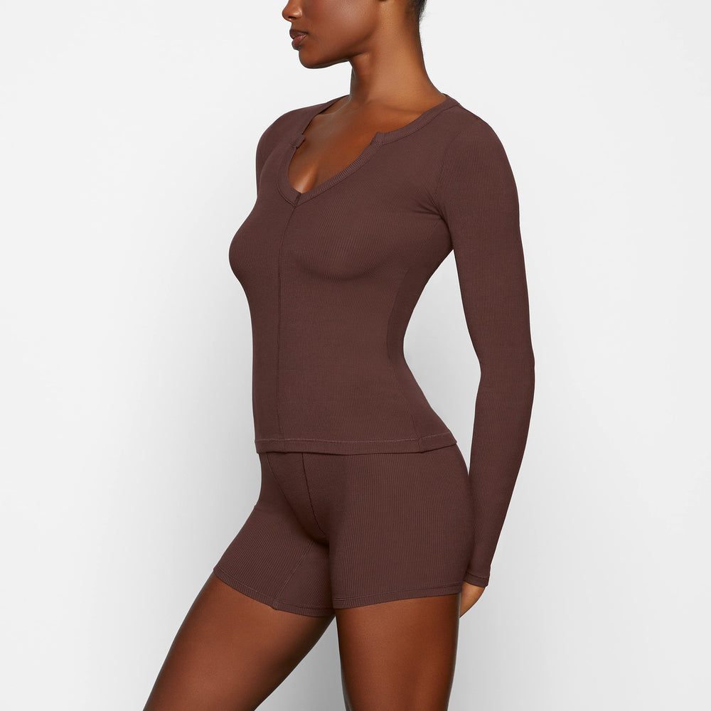 Skims SOFT LOUNGE SPLIT NECK LONG SLEEVE T-shirt Čokoláda | BKOQ-40837