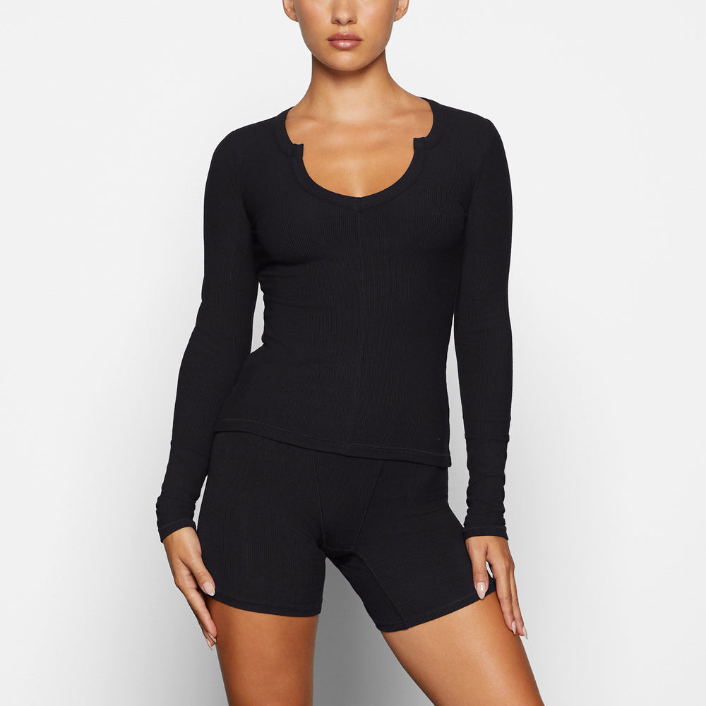 Skims SOFT LOUNGE SPLIT NECK LONG SLEEVE T-shirt Čierne | OKZU-87564