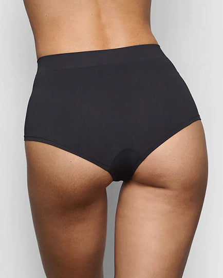 Skims SOFT SMOOTHING Boy Short Čierne | ZWNJ-08347