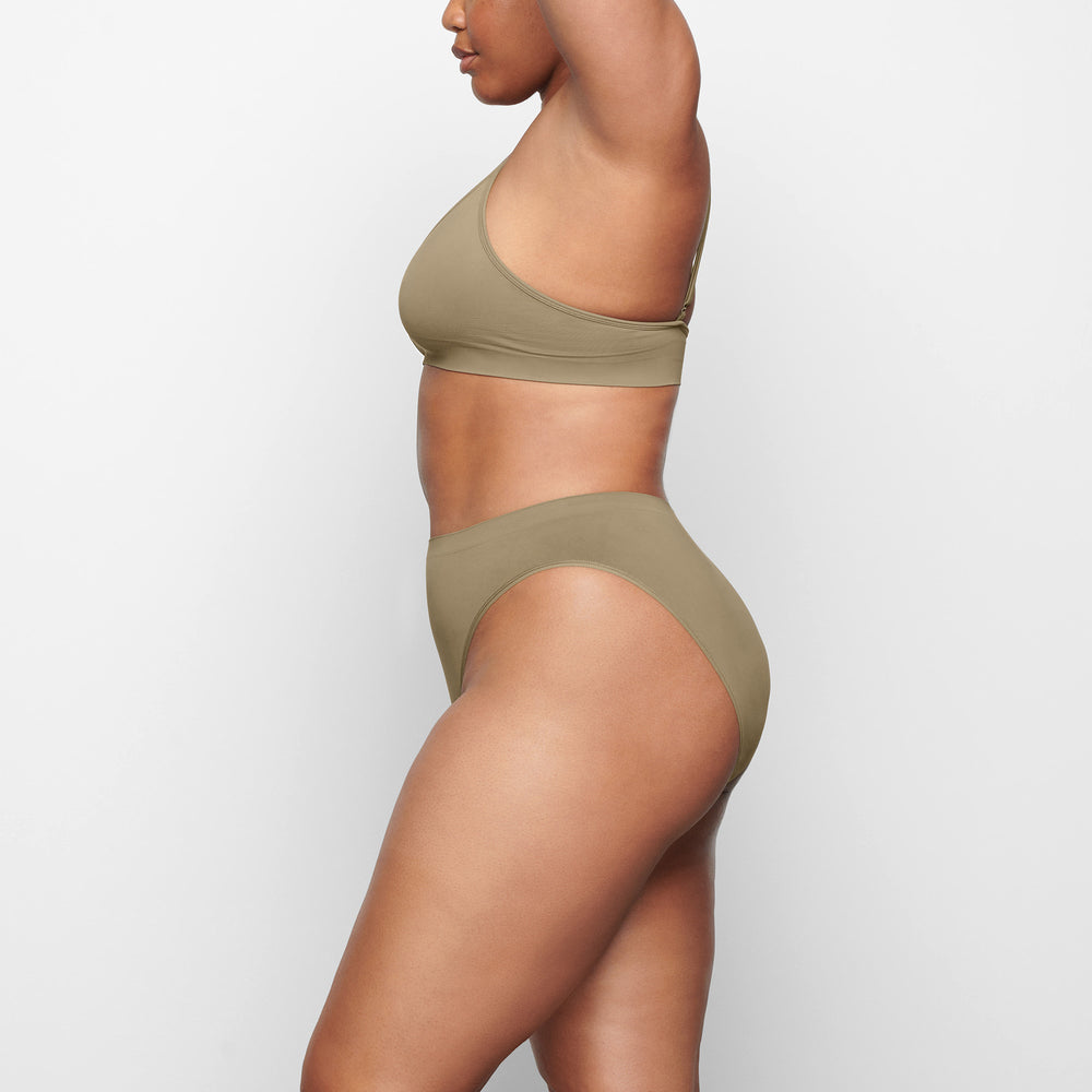 Skims SOFT SMOOTHING Brief Zelene | EFWT-79802
