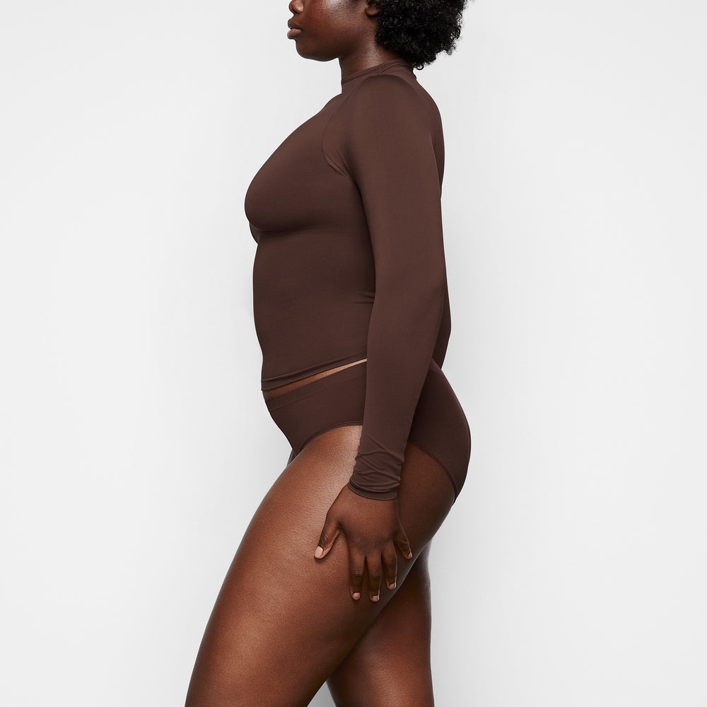 Skims SOFT SMOOTHING TURTLENECK TOP T-shirt Čokoláda | ILHA-56018