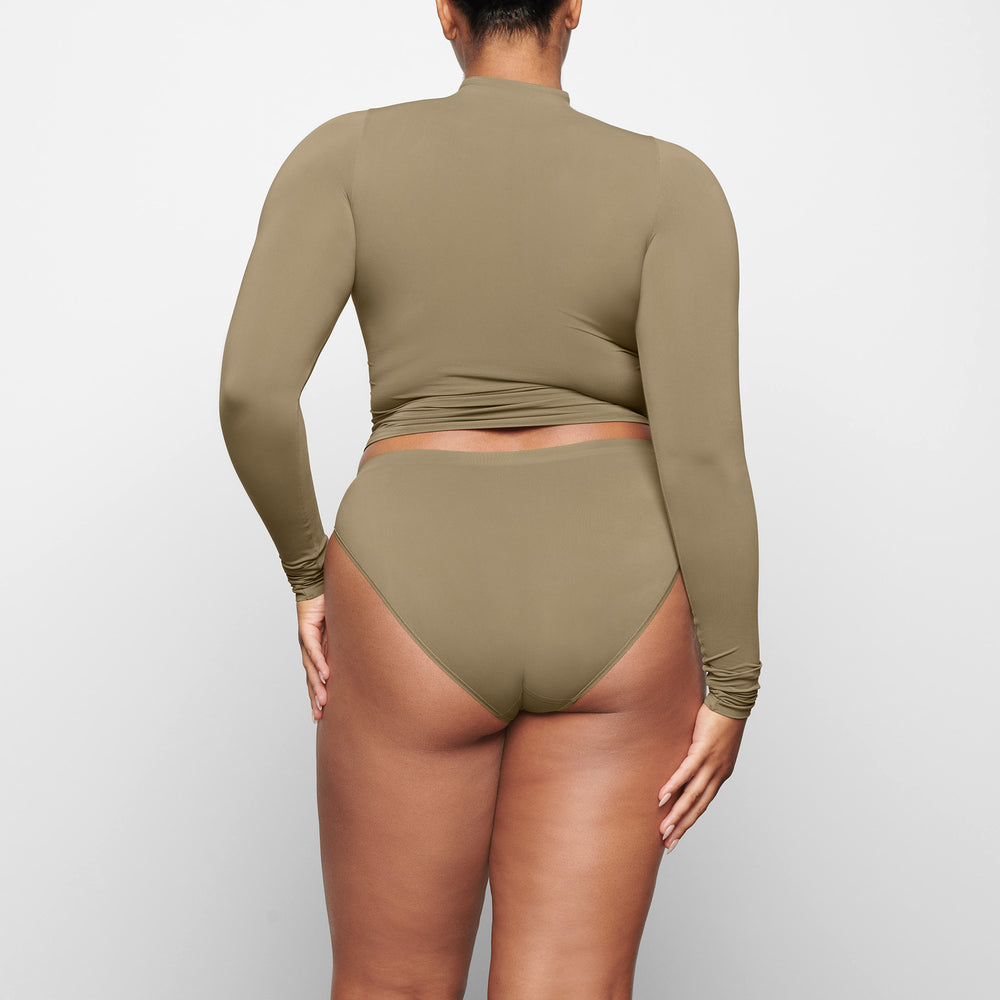 Skims SOFT SMOOTHING TURTLENECK TOP T-shirt Zelene | WLBV-47328