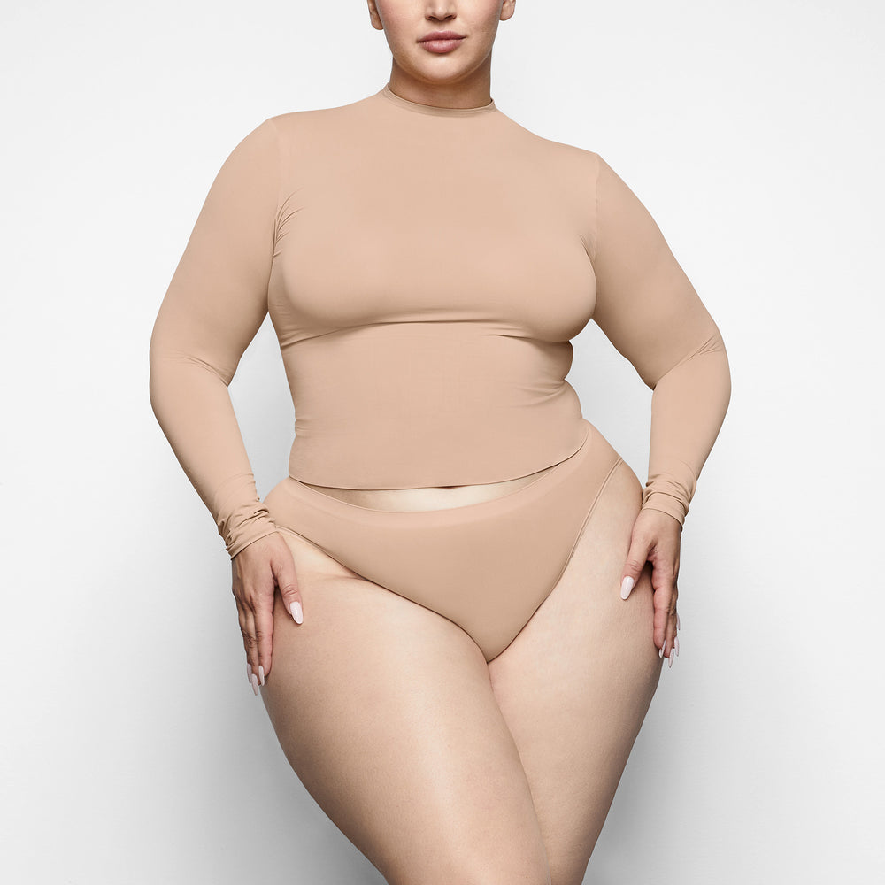 Skims SOFT SMOOTHING TURTLENECK TOP T-shirt Béžové | XDJF-68927