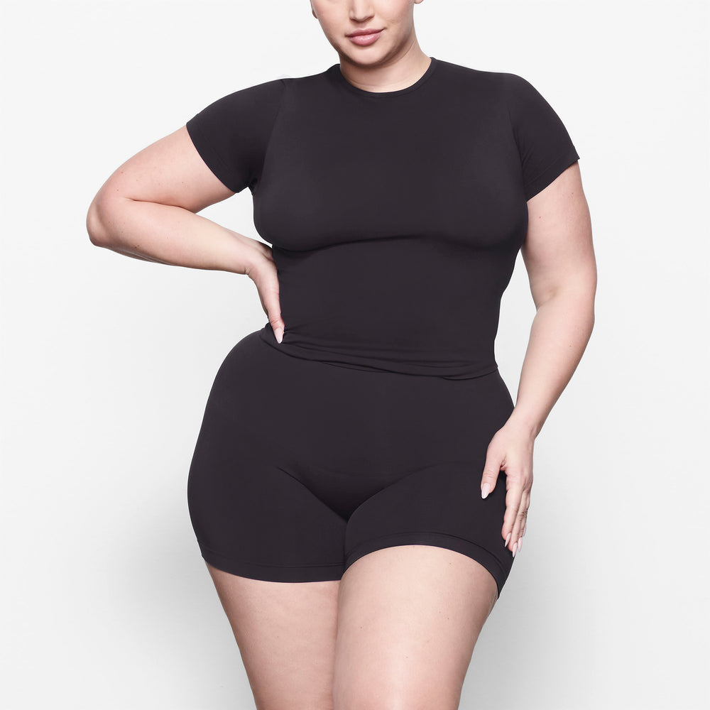 Skims SOFT SMOOTHING T-shirt Čierne | OVSD-13095