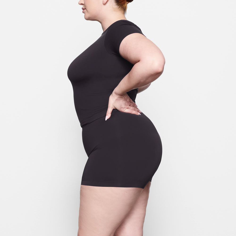 Skims SOFT SMOOTHING T-shirt Čierne | OVSD-13095