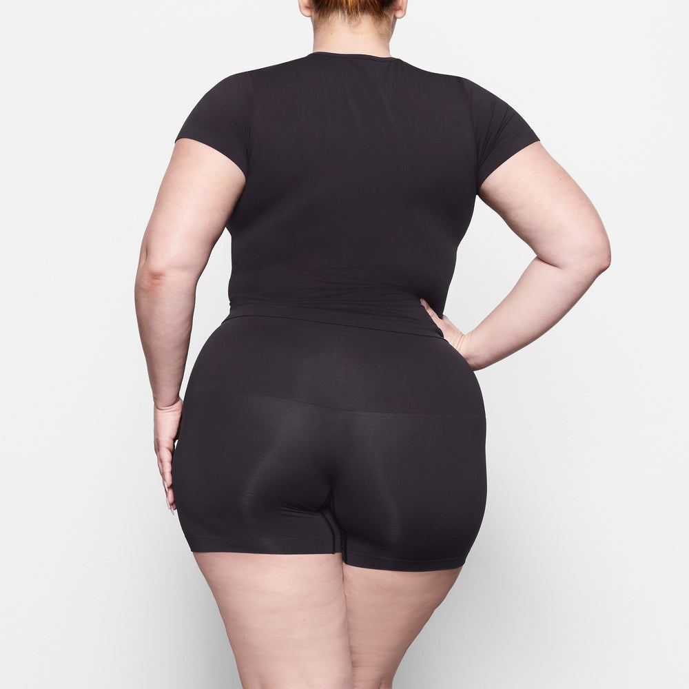 Skims SOFT SMOOTHING T-shirt Čierne | OVSD-13095