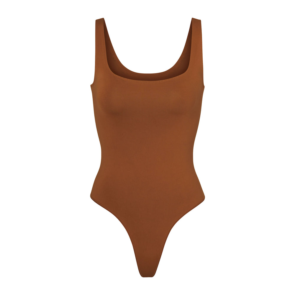 Skims SOFT SMOOTHING Thong Bodysuit Meď | RNOH-35971