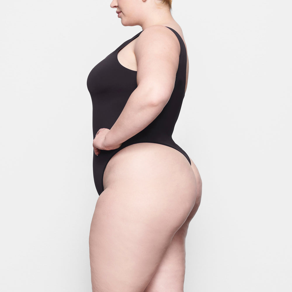 Skims SOFT SMOOTHING Thong Bodysuit Čierne | IMBT-73621