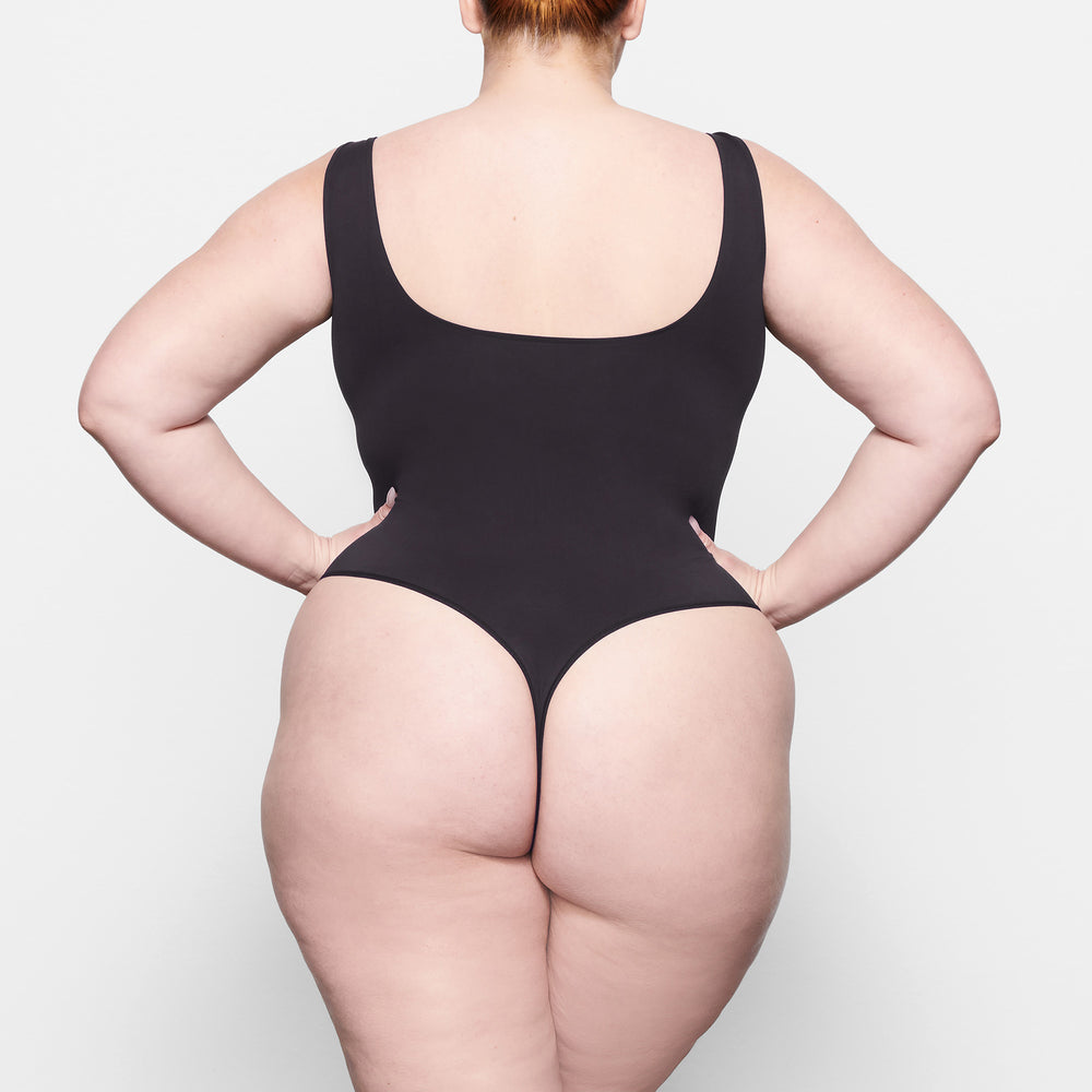 Skims SOFT SMOOTHING Thong Bodysuit Čierne | IMBT-73621
