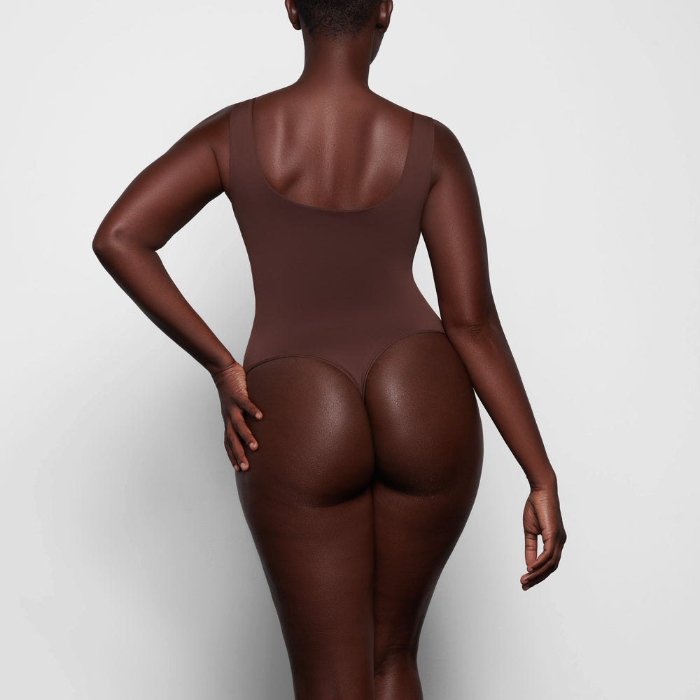 Skims SOFT SMOOTHING Thong Bodysuit Čokoláda | LZTR-24387