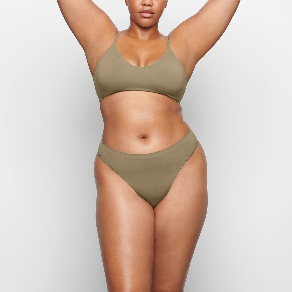 Skims SOFT SMOOTHING Thong Zelene | FCXT-29673