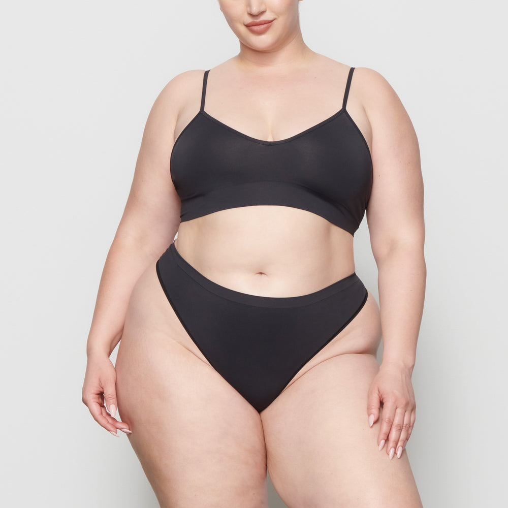 Skims SOFT SMOOTHING Thong Čierne | HGZC-02534