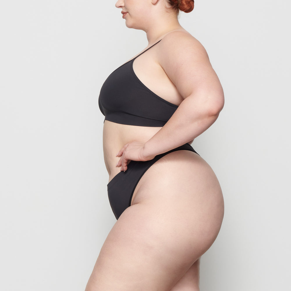 Skims SOFT SMOOTHING Thong Čierne | HGZC-02534