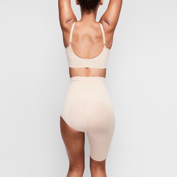 Skims SOLUTION SHORT #1 One Leg Shapewear Béžové | DFPI-08612