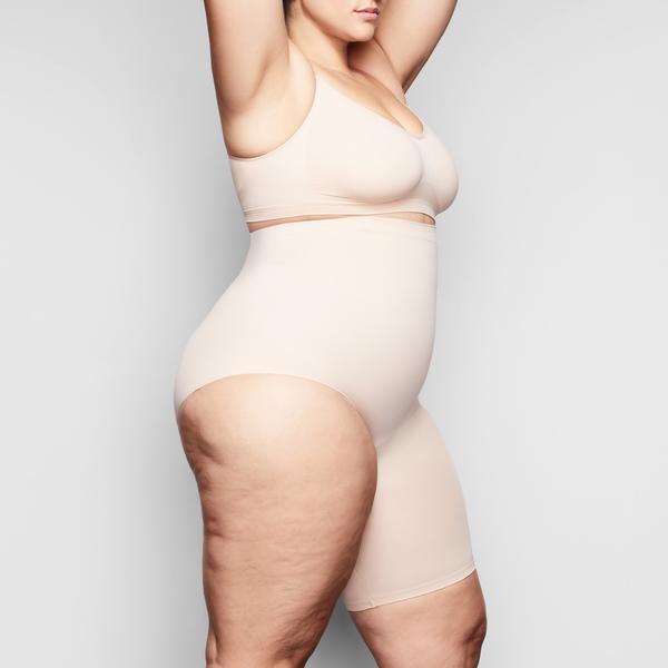 Skims SOLUTION SHORT #2 One Leg Shapewear Béžové | DMJS-01982