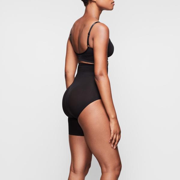 Skims SOLUTION SHORT #2 One Leg Shapewear Čierne | FAEO-24560