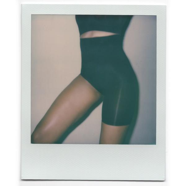 Skims SOLUTION SHORT #2 One Leg Shapewear Čierne | FAEO-24560