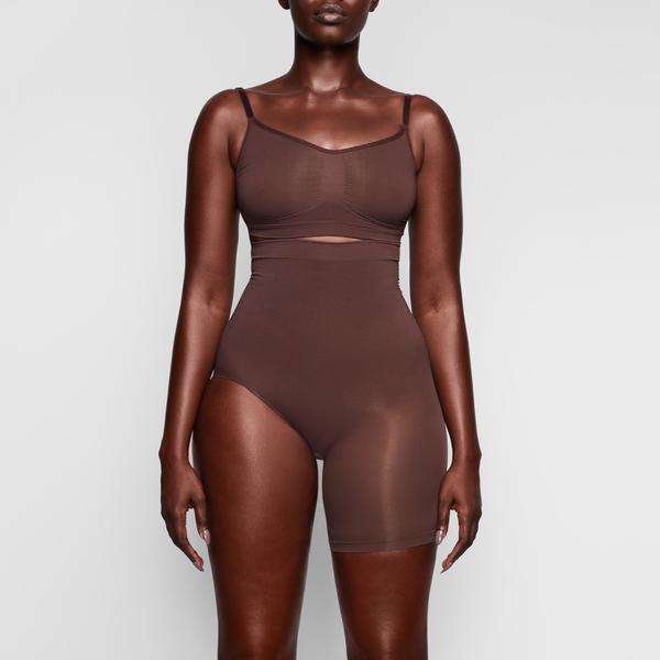 Skims SOLUTION SHORT #2 One Leg Shapewear Čokoláda | UTHY-35978